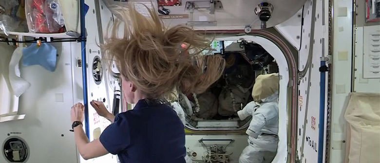 Com um fio de cabelo você se move no espaço