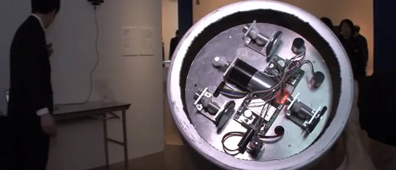 Lixeira que corre atrás do lixo