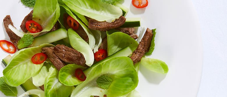 Salada crocante com filé mignon