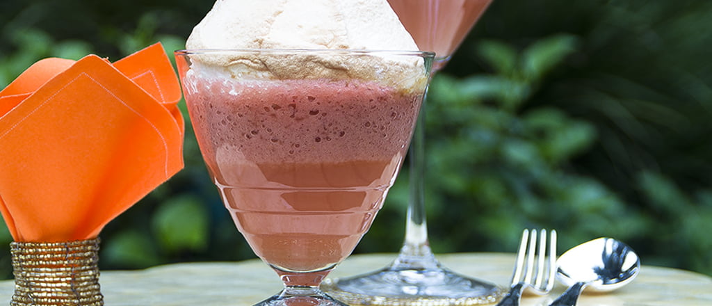 Sobremesa light: desenformado com calda de goiaba