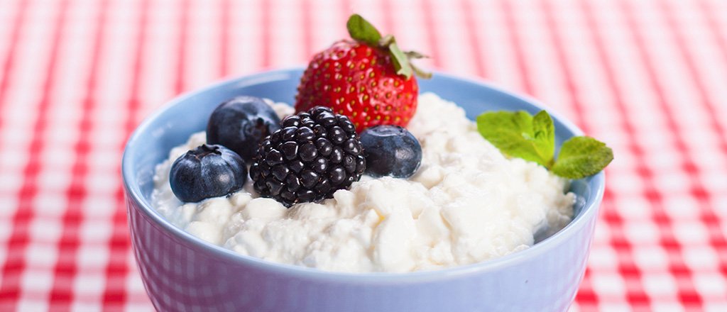 Patê de cottage e frutas vermelhas