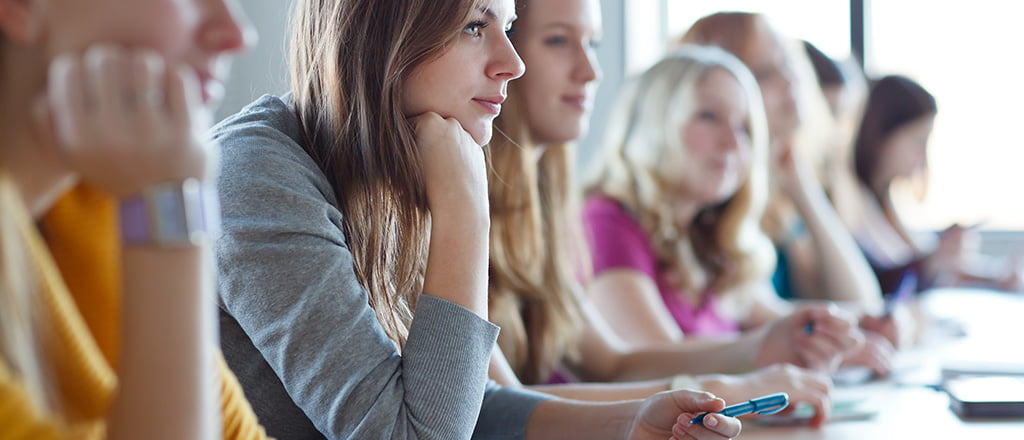 Notas baixas e peso em alta