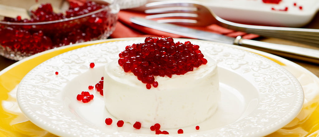 Mousse salgada com caviar de groselha