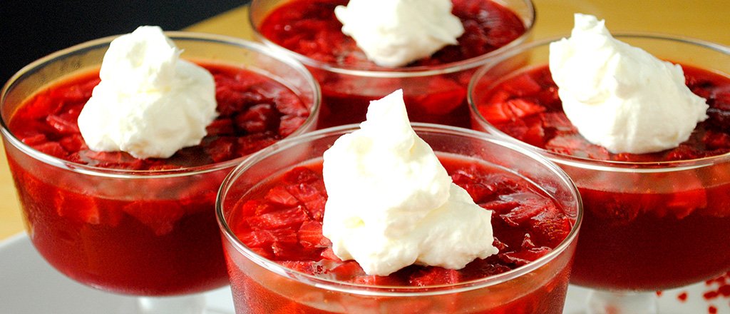 Gelatina de melancia com falso chantili de ricota