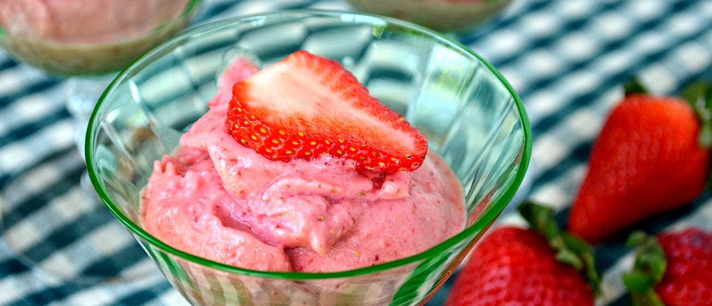 Sorvete light de tofu e frutas vermelhas