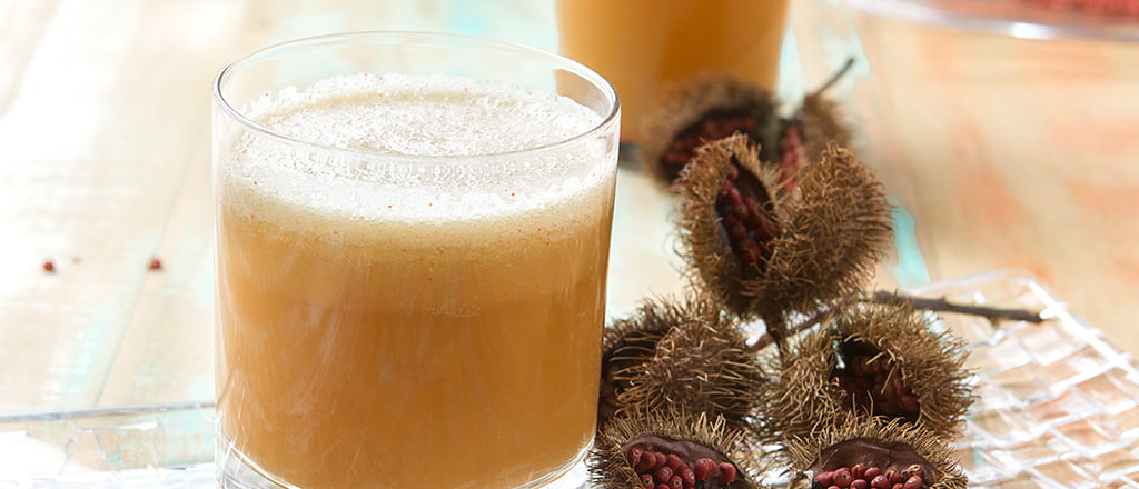 Suco de urucum, abacaxi e pepino