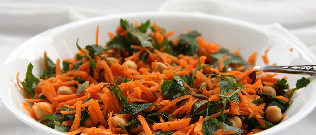 Salada de grão de bico e cenoura