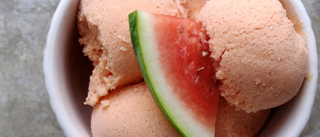 Sorvete de melancia e iogurte