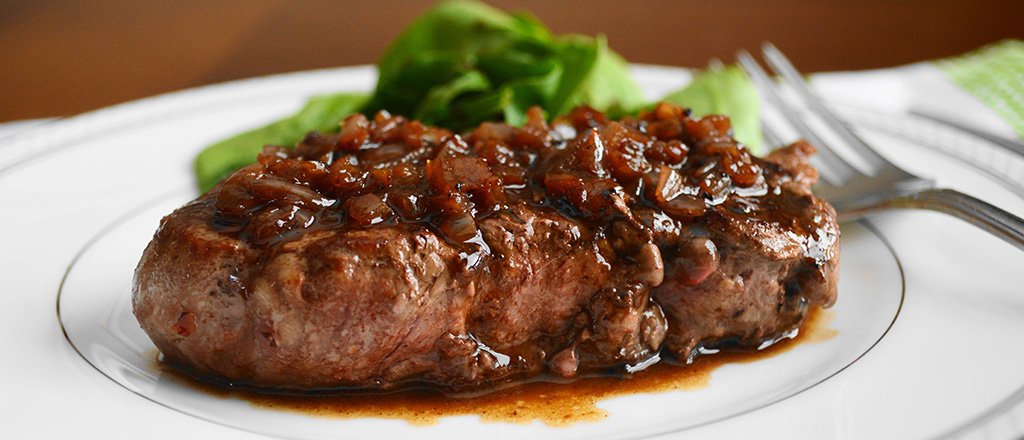 Mignon ao molho de raiz forte