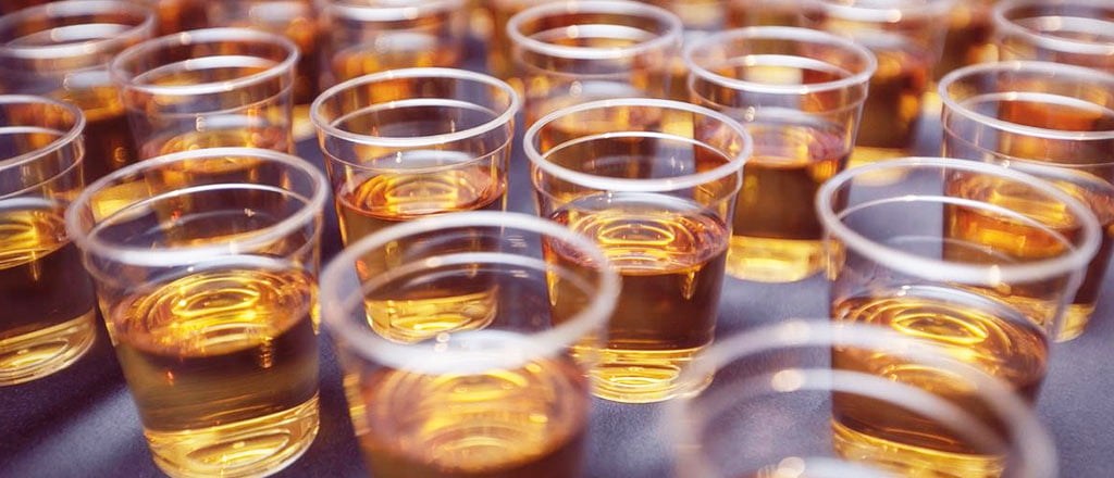 Por que o álcool leva a comportamentos inconvenientes