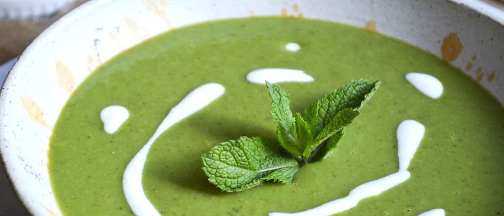 Sopa fria de ervilha e hortelã